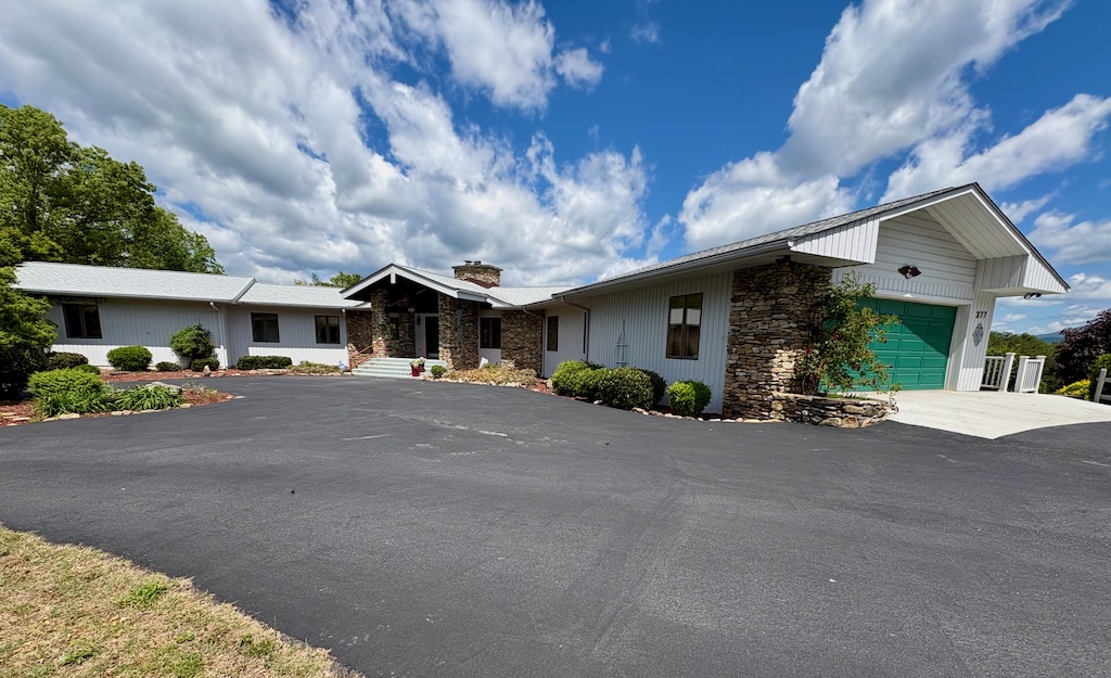 377 Upper Grassy Branch Rd, Asheville NC 28805